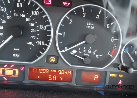 2003 BMW 330Xi z USA, uszkodzony, nr VIN WBAEW53433PN31735